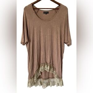 POL Women's Tan acid wash boho lagen look oversized‎ Lace Hem tunic top size M